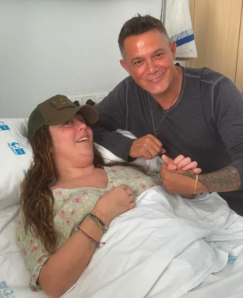El cantante Alejandro Sanz visita por sorpresa a Belén en el hospital. Crédito: Instagram de Belén Domínguez