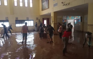 Imagen de la inundación de la parroquia de Santa Fe en Alfafar (Valencia, España). Crédito: Cedida por el P. Salvador Aguado.