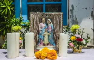 En esta Semana Santa 2024 podrías colocar un altar en tu casa. Crédito: Shutterstock.
