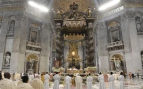 Altar mayor de la Basílica de San Pedro bajo el Baldaquino de Bernini