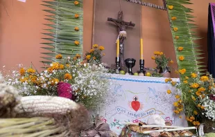 Tradicional ofrenda o altar de muertos en México. Crédito: David Ramos / ACI Prensa.