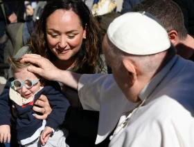 “Sólo el amor cura la vida”, afirma el Papa Francisco