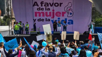 Marcha A favor de la mujer y la vida en 2021.