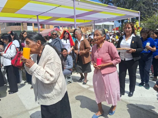 Fieles celebrando el inicio del Año Jubilar por el 375 aniversario del milagro eucarístico en Eten. Crédito: Diócesis de Chiclayo