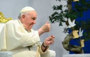 Papa Francisco en encuentro con jóvenes. Crédito: Vatican Media 