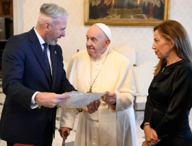 Autoridades españolas sugieren al Papa Francisco reconocer al cismático antipapa Luna de Aviñón