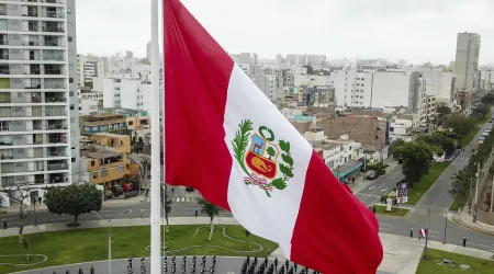 Bandera del Perú 17092024