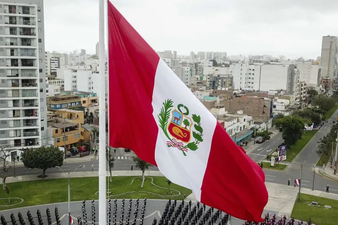 Bandera del Perú 17092024