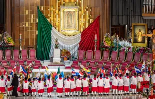 Banderas de diferentes países durante las “mañanitas” a la Virgen Crédito: Basílica de Guadalupe
