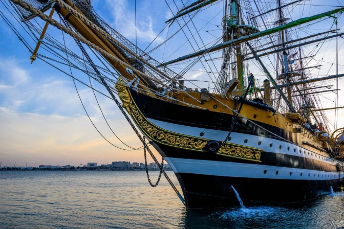 Barco escuela italiano Amerigo Vespucci.