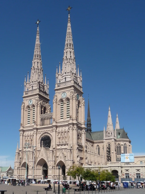 Basilica of Our Lady of Luján (Argentina). Credit: Fernando Bonsembiano via Wikimedia Commons (CC BY-SA 4.0).