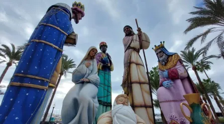 El Nacimiento con las imu00e1genes mu00e1s altas del mundo incluye a los Reyes Magos y 6 u00e1ngeles