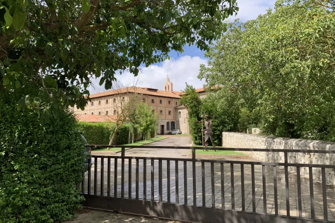 Entrada al Monasterio de Santa Clara de Belorado (Burgos, España).