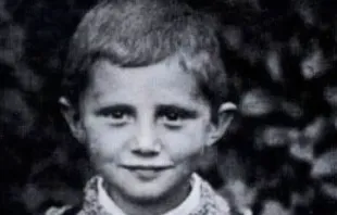 Joseph Ratzinger, luego Papa Benedicto XVI, cuando era niño. Crédito: Dominio público.
