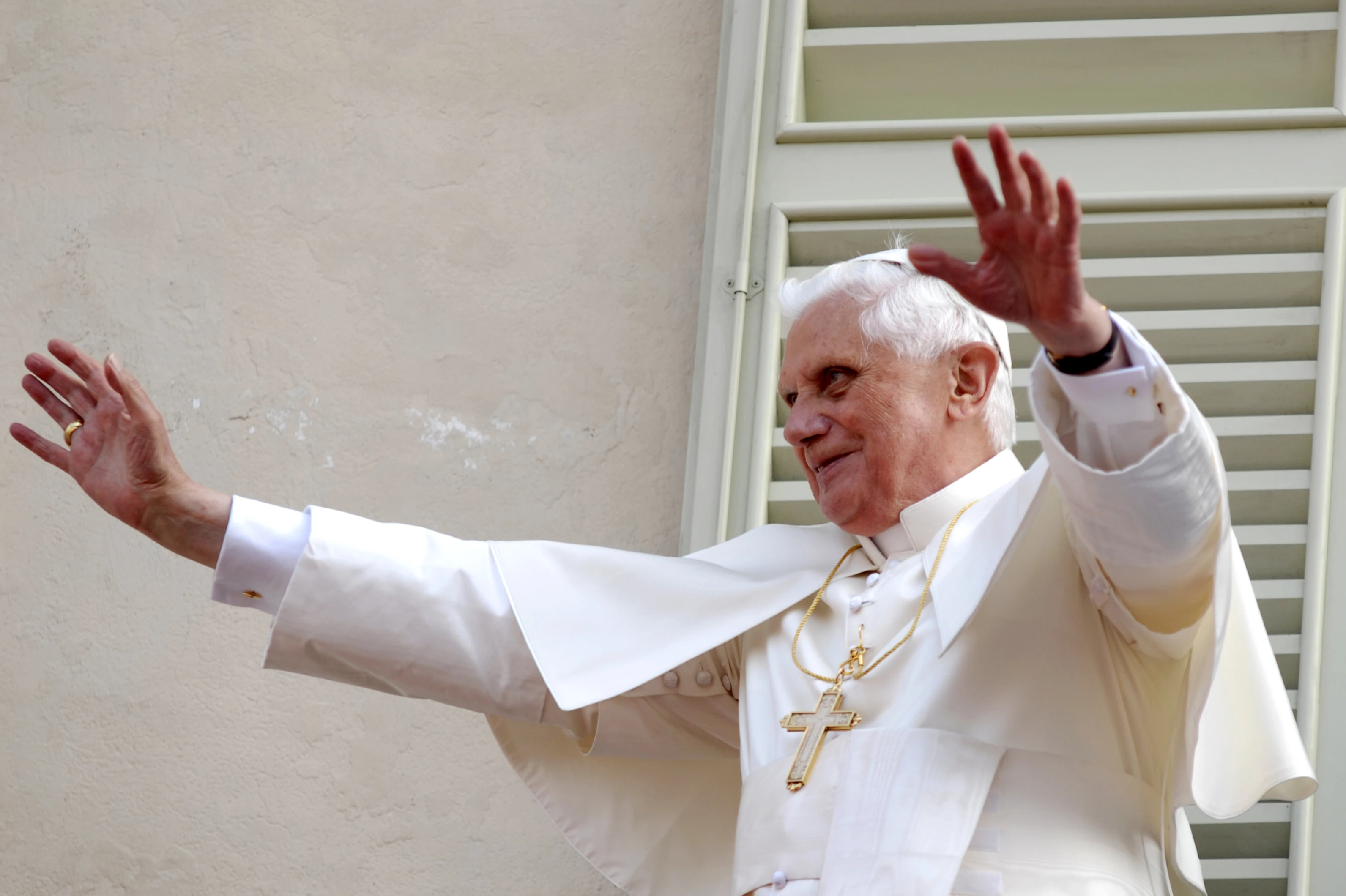 La cruz pectoral del Papa Benedicto XVI. Fotografía del 21 de abril de 2007.?w=200&h=150