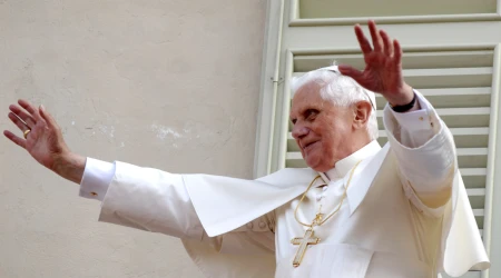 La cruz pectoral del Papa Benedicto XVI