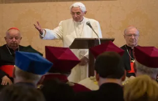 Benedicto XVI agradeciendo el doctorado Honoris Causa / Foto: L'Osservatore Romano 