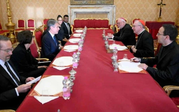 US Secretary of State Antony Blinken meets with Cardinal Pietro Parolin, Vatican Secretary of State, and Archbishop Paul Gallagher, Secretary of Relations with States, during talks at the Vatican on November 27 2024. The meeting focused on humanitarian efforts, peace in Ukraine and the ceasefire in the Middle East. Credit: Vatican Media.