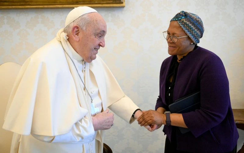 El Papa Francisco se lesiona el brazo tras sufrir una caída en el Vaticano