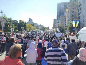 Multitudes de padres marchan en Canadá contra el adoctrinamiento de género