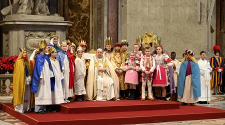 Los Cantores de la Estrella junto al Papa Francisco en la Misa del 1 de enero en la basílica de San Pedro