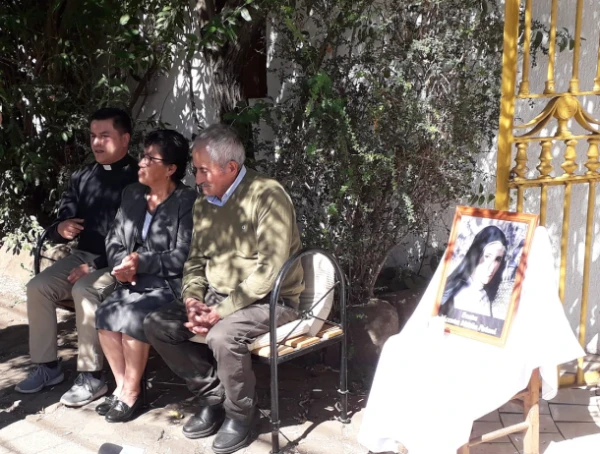 Audelia Parra with her husband and grandson. Credit: Quilleco parish