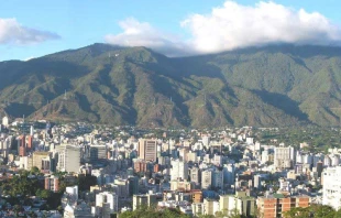 Panorámica de Caracas. Crédito: hiddendaemian - Flickr, CC BY 2.0 (Wikimedia Commons).