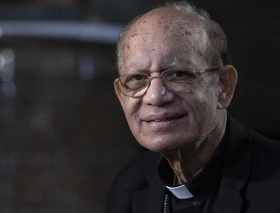 Cardenal consejero del Papa: “La Iglesia es coherente” y no cambia su postura moral para ser aceptada