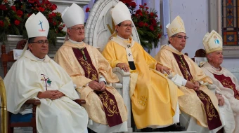 El Cardenal Luis Cabrera (al centro) en la Misa de acción de gracias en Guayaquil, Ecuador.