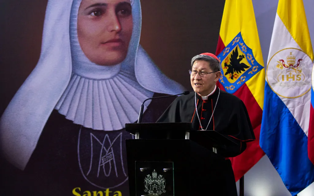 Con la imagen de Santa Laura Montoya de fondo, el Cardenal Luis Antonio Tagle brinda el primer discurso del XIII Congreso Nacional Misionero de Colombia.?w=200&h=150