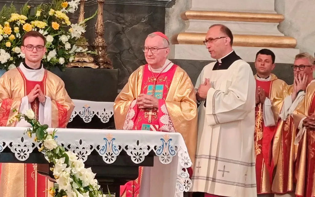 El Cardenal Pietro Parolin en la Misa en el santuario ucraniano de Nuestra Señora del Carmen en Berdychiv?w=200&h=150