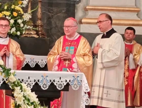 No perdamos nunca “la esperanza en Dios”, anima Secretario de Estado del Vaticano en santuario mariano en Ucrania