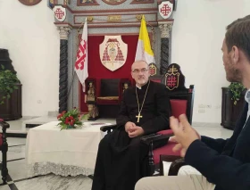 Cardenal llama a los cristianos a “rezar juntos” para frenar la guerra en Tierra Santa