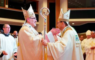 El Cardenal Pierbattista Pizzaballa consagró obispo al Vicario Patriarcal de Chipre, el primero de rito latino residente en la isla en 340 años. Crédito: Patriarcado Latino de Jerusalén.