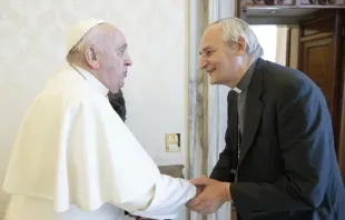 El Papa Francisco y el Cardenal Matteo Zuppi Crédito: Vatican Media
