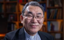 El cardenal electo Tarcisio Isao Kikuchi conversó con CNA el viernes 18 de octubre de 2024 en Roma.