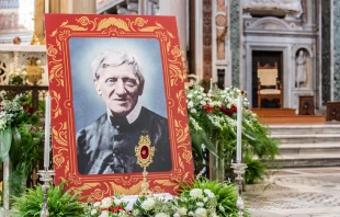 La reliquia de San John Henry Newman presente en la Misa de Acción de Gracias por su canonización, en la Basílica de San Juan de Letrán, Roma, 14 de octubre de 2019. Crédito: EWTN News