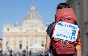 Imagen referencial de la peregrina española Carlota Valenzuela a su paso por Roma camino a Jerusalén Crédito: Daniel Ibáñez/EWTN News