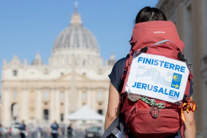 Imagen referencial de la peregrina española Carlota Valenzuela a su paso por Roma camino a Jerusalén