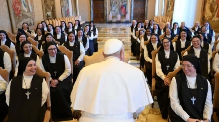 El Papa Francisco recibe a las Carmelitas Mensajeras del Espíritu Santo.