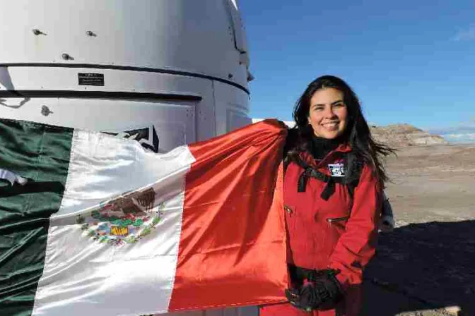 Científica aeroespacial revela cómo su fe salvó su embarazo de las garras del aborto