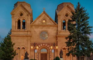 Catedral Basílica de San Francisco de Asís en Santa Fe, Nuevo México. Crédito: Nagel Photography / Shutterstock.