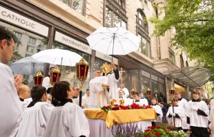 Más de 1.000 católicos asisten a la procesión eucarística en Washington DC, el 18 de mayo de 2024. Crédito: Cortesía de CIC