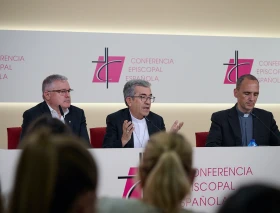 La Iglesia Católica en España aprueba el plan de reparación a víctimas de abusos