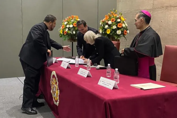 Universidad Pontificia de México firma convenio para impartir cátedras de Arte Sacro y Bioética