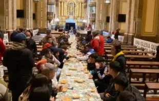 Cena solidaria en la Catedral de Buenos Aires Crédito: Página de Facebook/Red Solidaria
