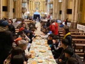 Arzobispado de Buenos Aires aclara circunstancias de masiva cena solidaria en la catedral