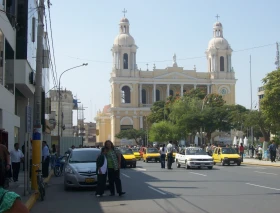 Diócesis en Perú investiga a 2 sacerdotes acusados de tocamientos indebidos a menores