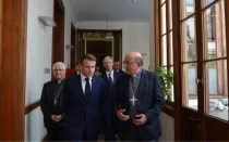 Mons. Chomali y Emmanuel Macron