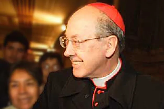 Cardenal Cipriani pide urgente educación en la moral en Perú